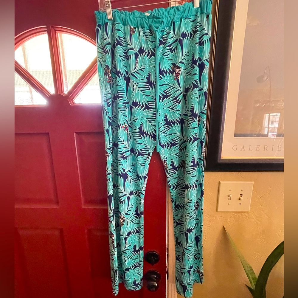 DISNEY MINNY MOUSE silky lounge pant with 2 side pockets. These are gorgeous